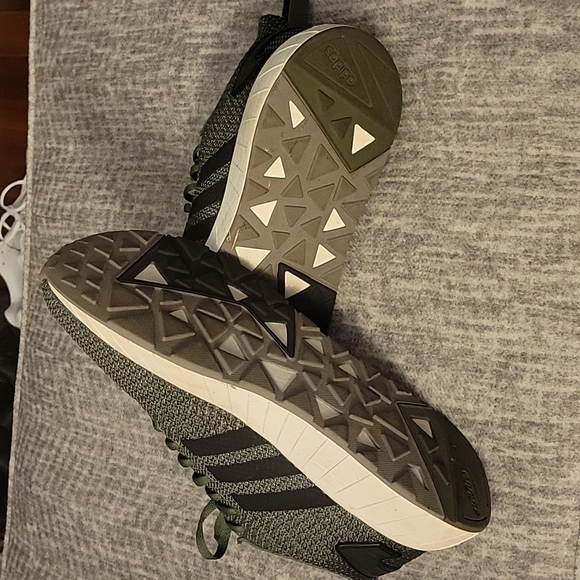 Adidas Questar - Picture 3 of 4